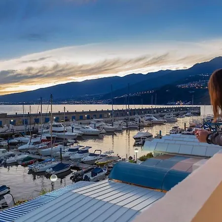 Lägenhet Seafront Marina 9