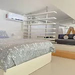 Seafront Marina 9 Apartman *